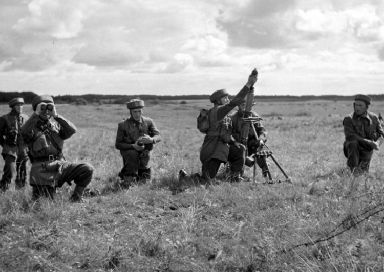 Przerzucenie I Wysadzenie Wojsk Na Terytorium Nieprzyjaciela Prof. H. Królikowski: W realiach 1944 r. przerzucenie 1. Brygady